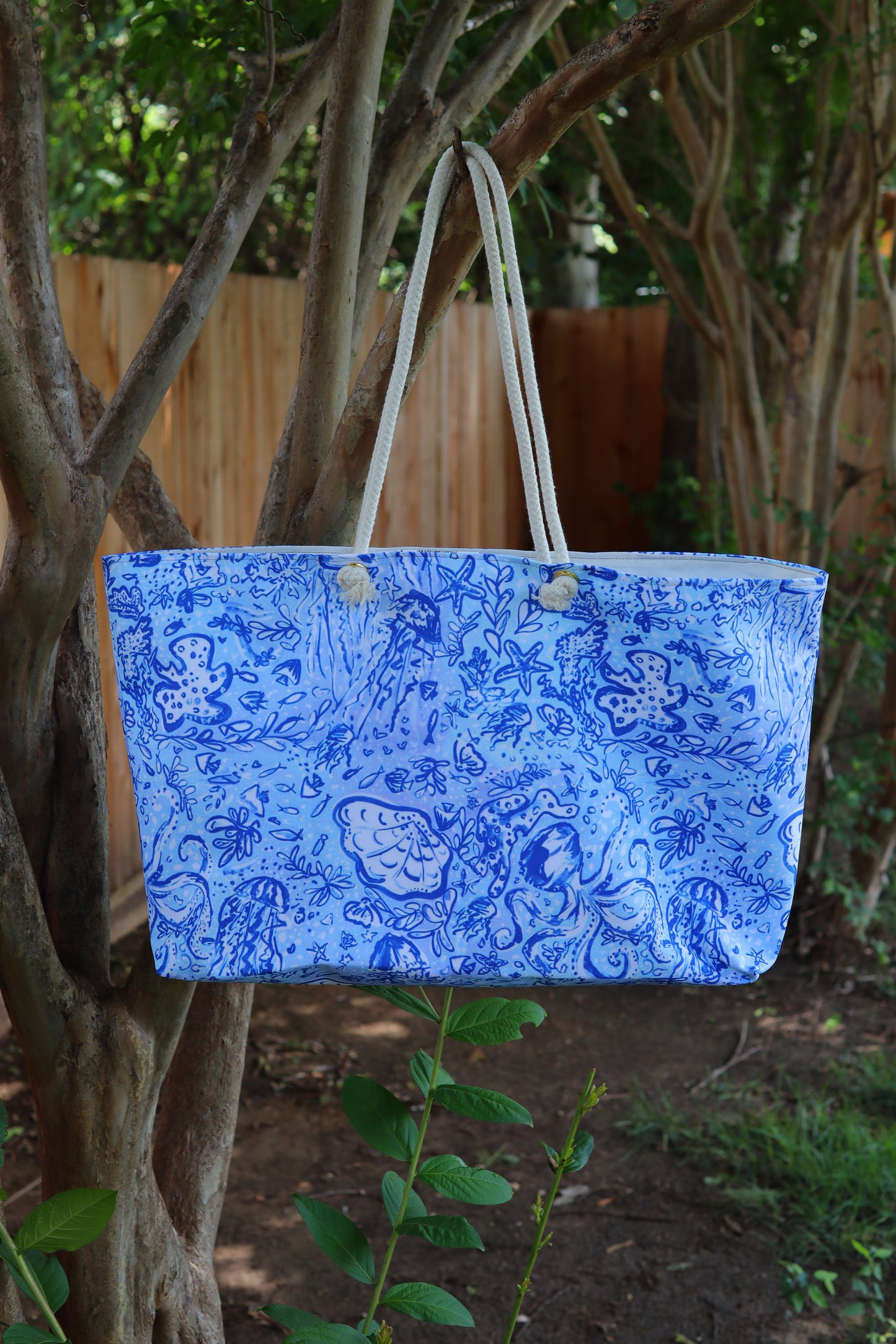 Large Tote bag with rope handles in Octopus' Garden Party in Beachy Blue